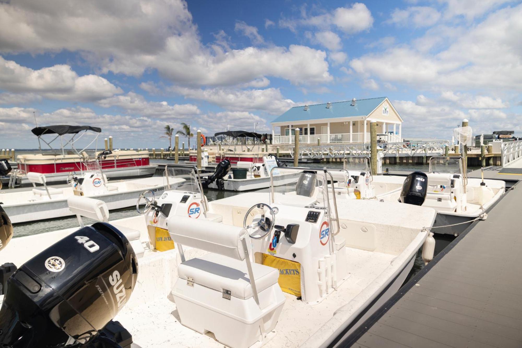 Blufin Bungalows & Marina Chincoteague Bagian luar foto