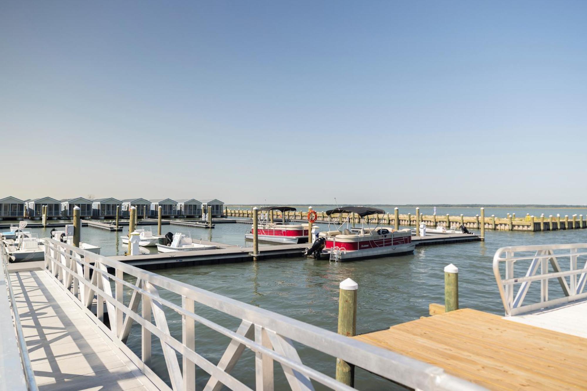 Blufin Bungalows & Marina Chincoteague Bagian luar foto