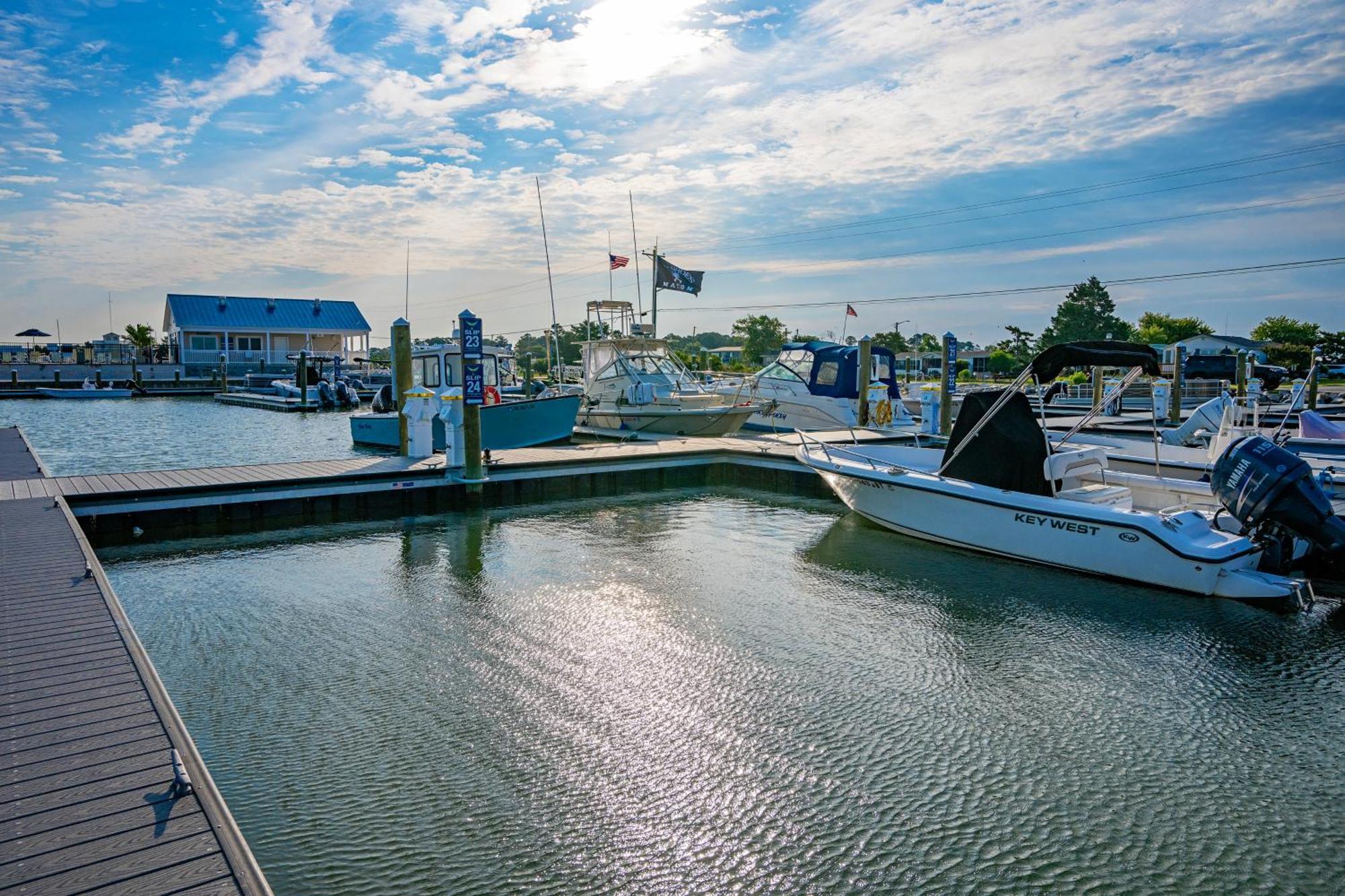 Blufin Bungalows & Marina Chincoteague Bagian luar foto