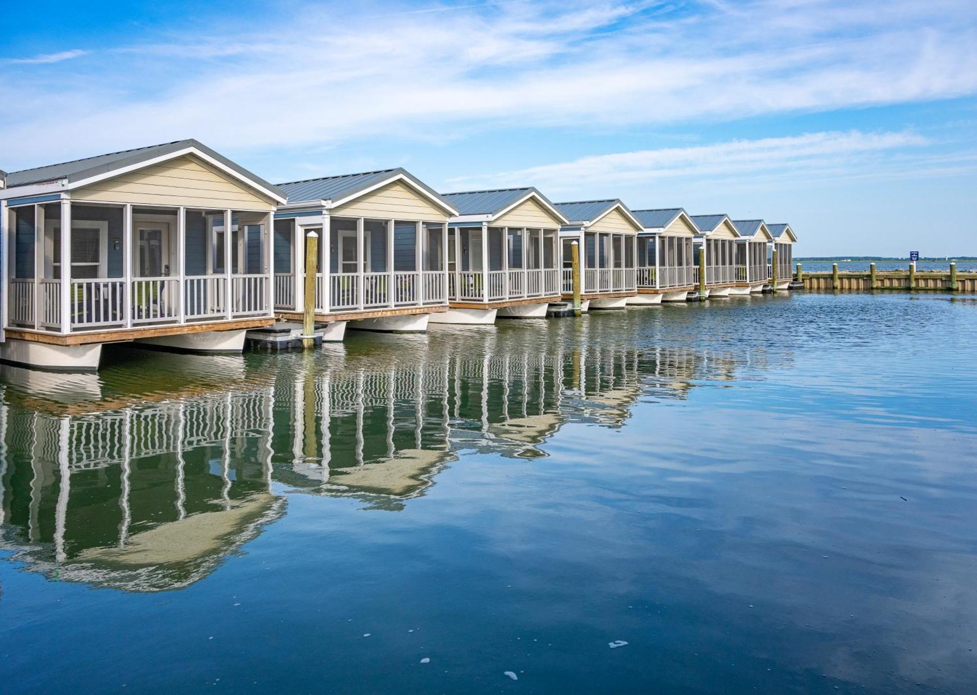 Blufin Bungalows & Marina Chincoteague Bagian luar foto